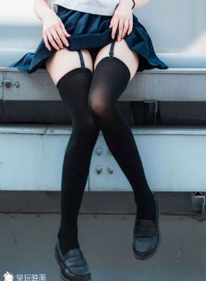 欧美风丝袜丝交足nylon_短视频完整无删减版
