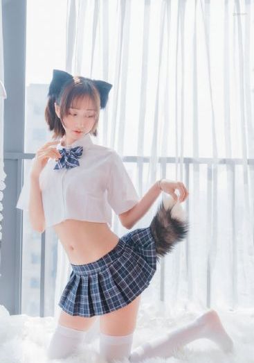 公交挺进朋友人妻翘臀_720HD高清在线观看