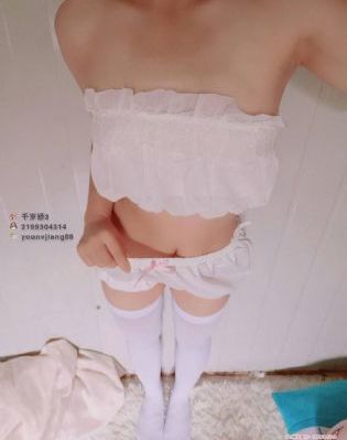 伸进她的小内裤_高清最新电影在线观看