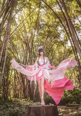 抽打调教很虐贱妇_720免费播放